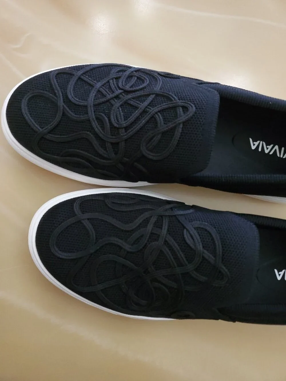 VIVAIA V-Tune Classic Slip-On Embroidered Sneakers Size 8 (39)